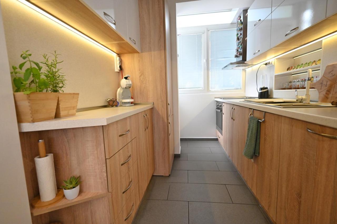 Modern Central 2-Bedroom Apartment With Parking Varna Extérieur photo