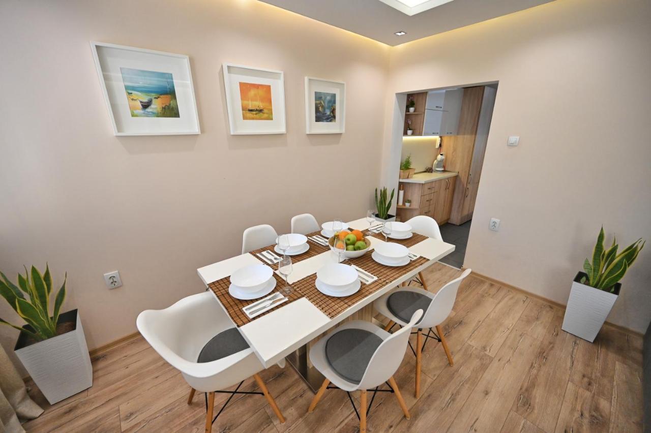 Modern Central 2-Bedroom Apartment With Parking Varna Extérieur photo