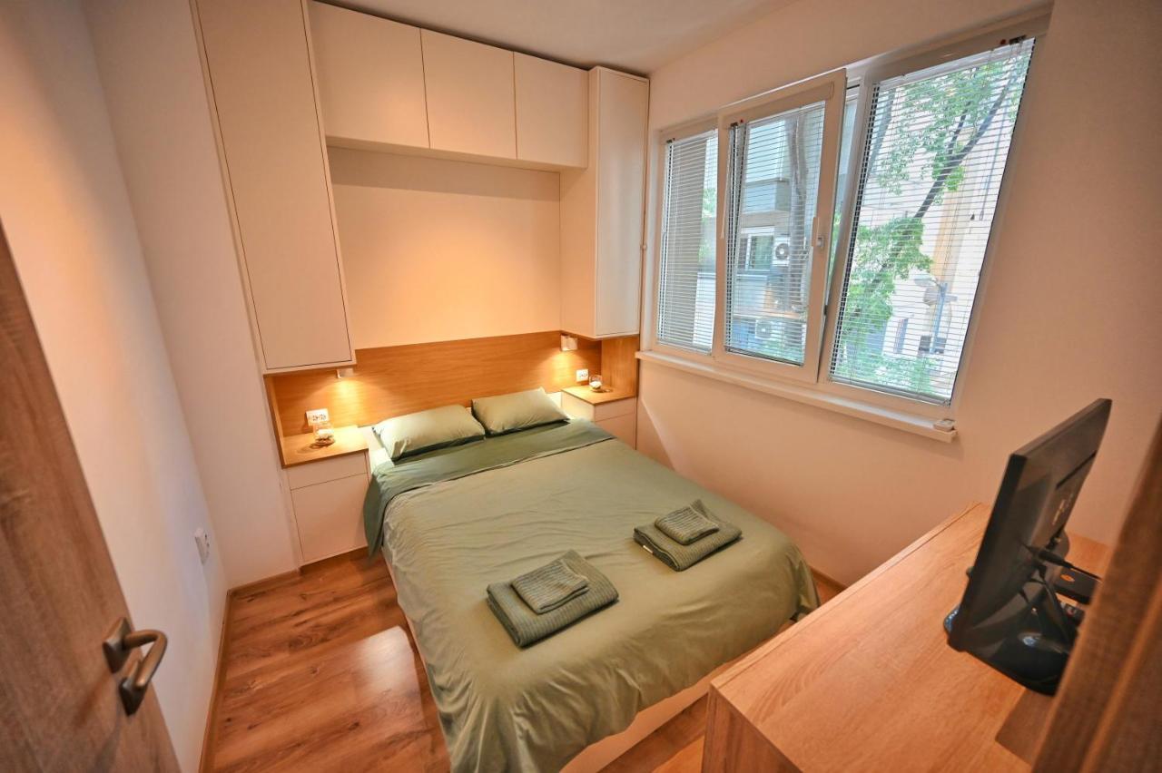 Modern Central 2-Bedroom Apartment With Parking Varna Extérieur photo