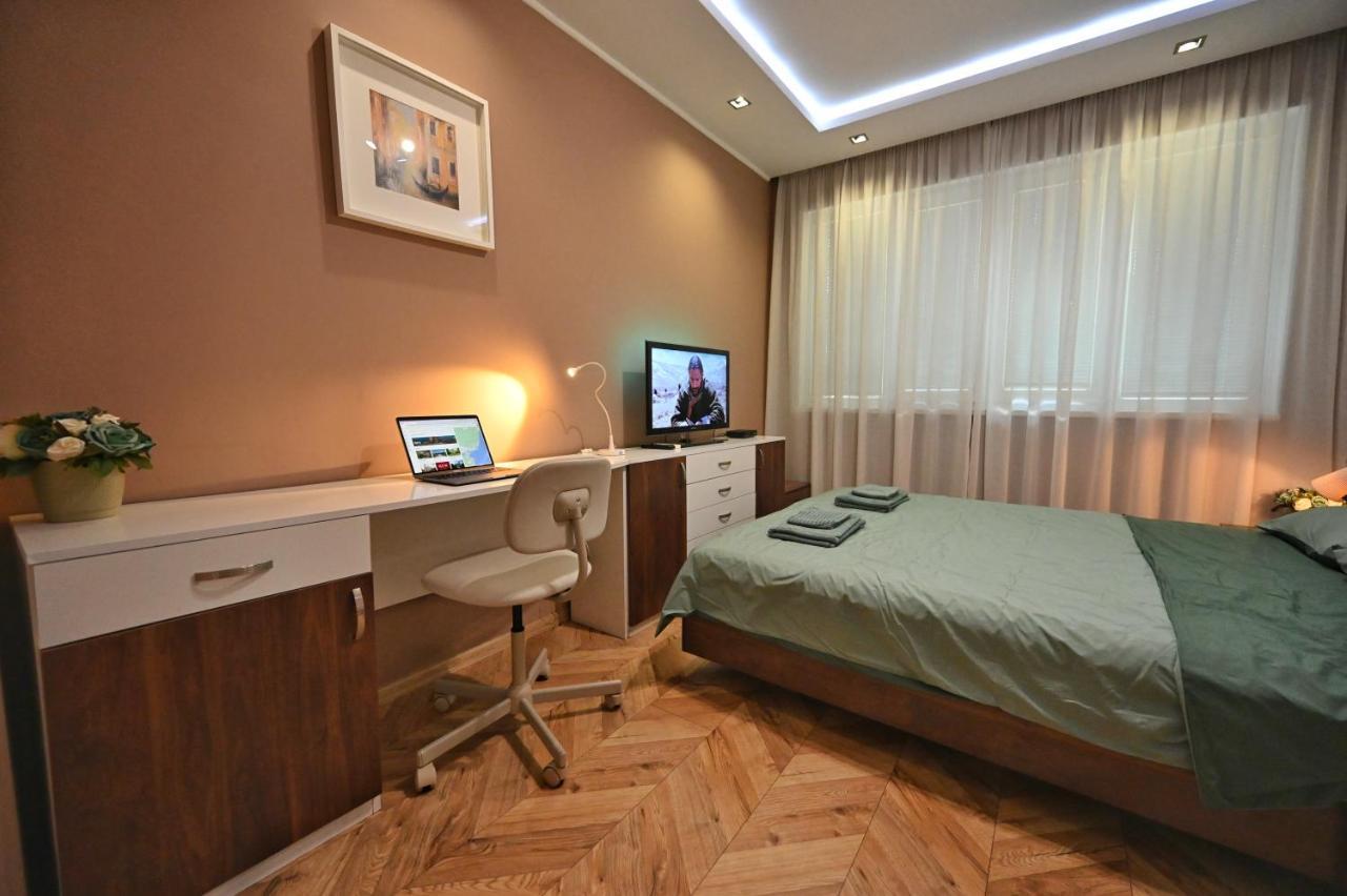Modern Central 2-Bedroom Apartment With Parking Varna Extérieur photo