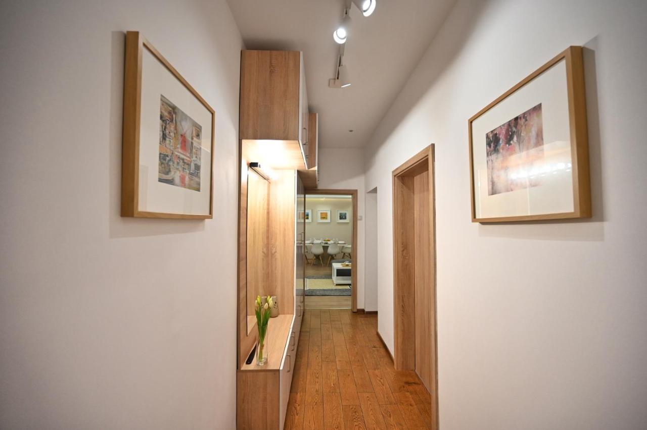 Modern Central 2-Bedroom Apartment With Parking Varna Extérieur photo