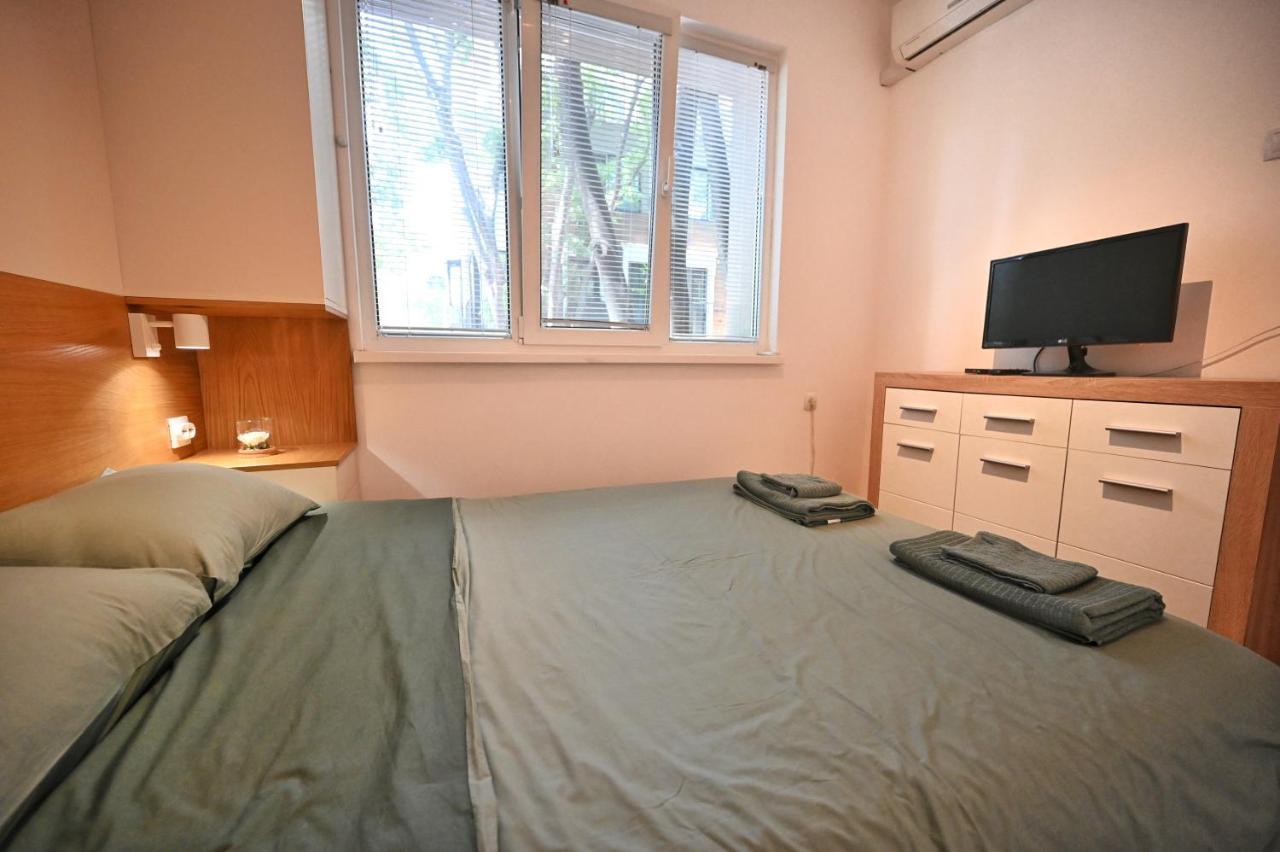 Modern Central 2-Bedroom Apartment With Parking Varna Extérieur photo